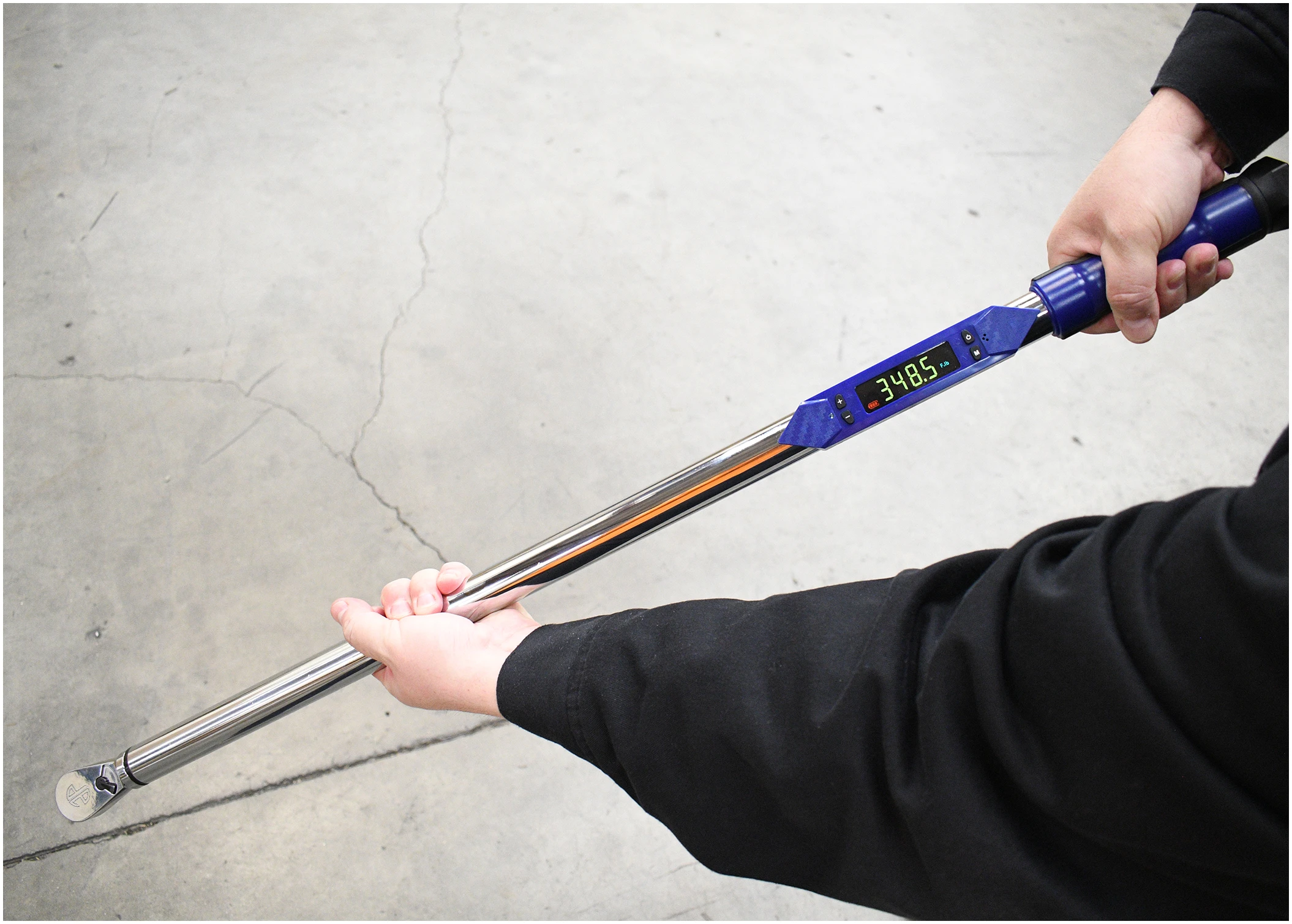 World's 1st 350ft/lb 1/2" Drive Torque Wrench - Digital - Image 2